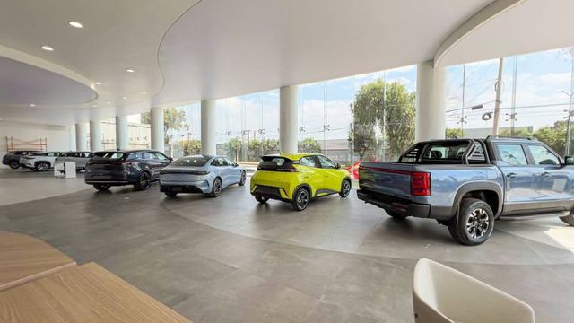 BYD Ecatepec · piso de exhibición